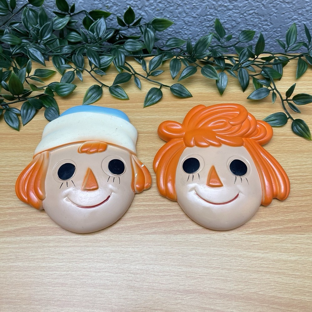 Vintage 1970s Raggedy Ann & Andy Chalkware Pair Hanging Wall Art Plaques READ